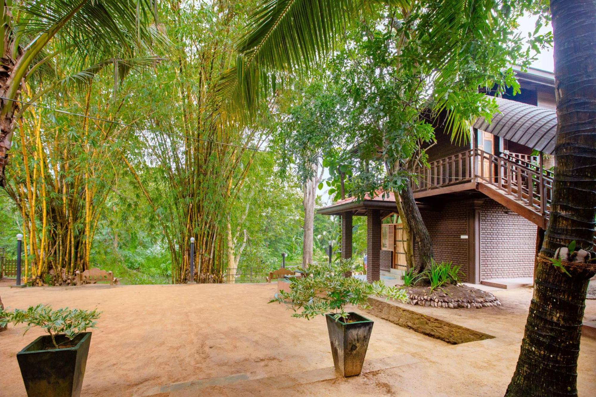 Yala River Face Inn Tissamaharama Bagian luar foto