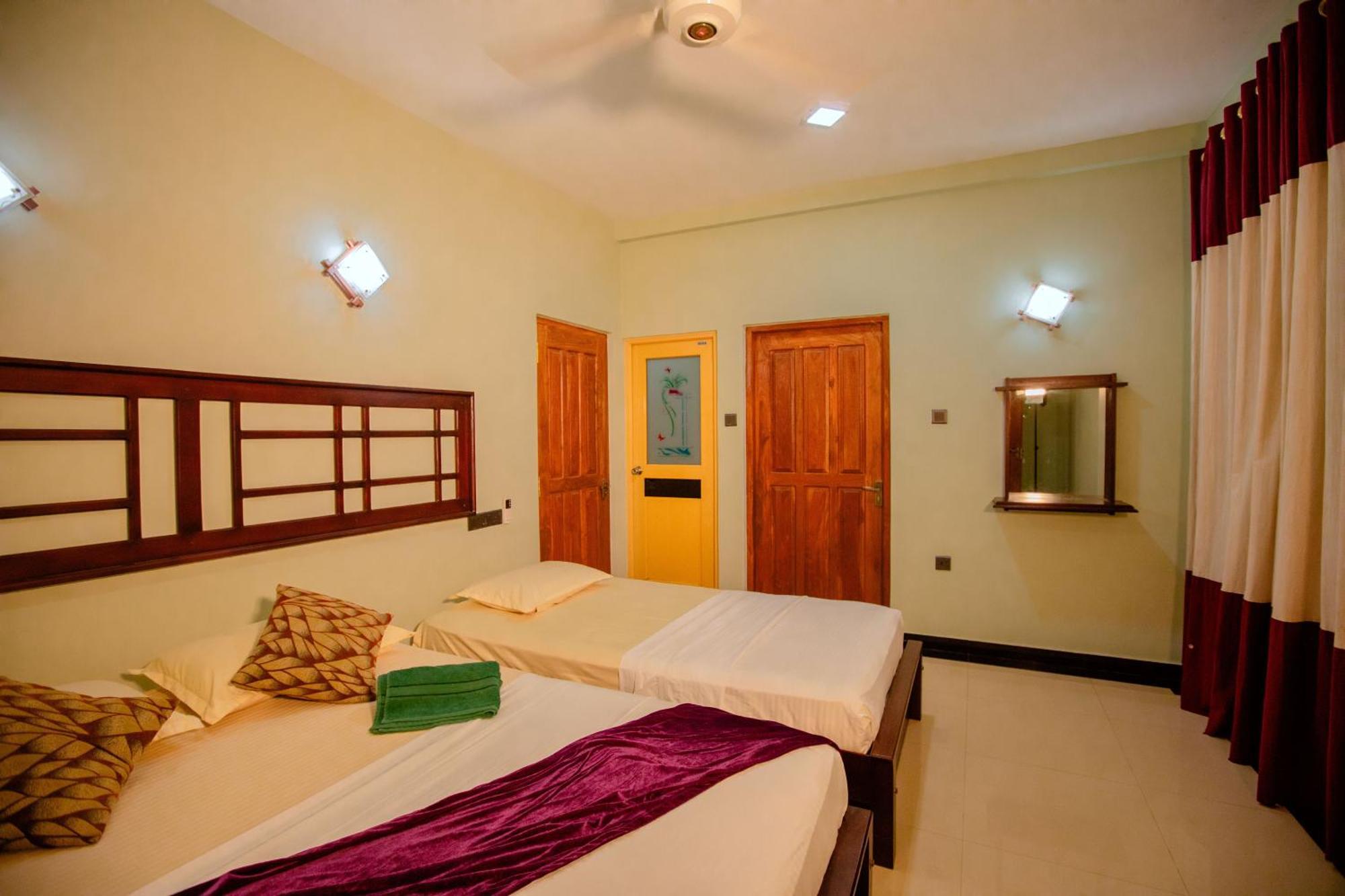 Yala River Face Inn Tissamaharama Bagian luar foto
