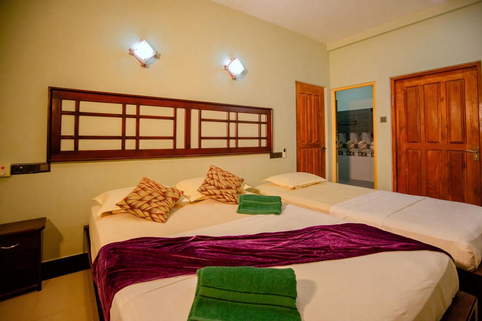 Yala River Face Inn Tissamaharama Bagian luar foto