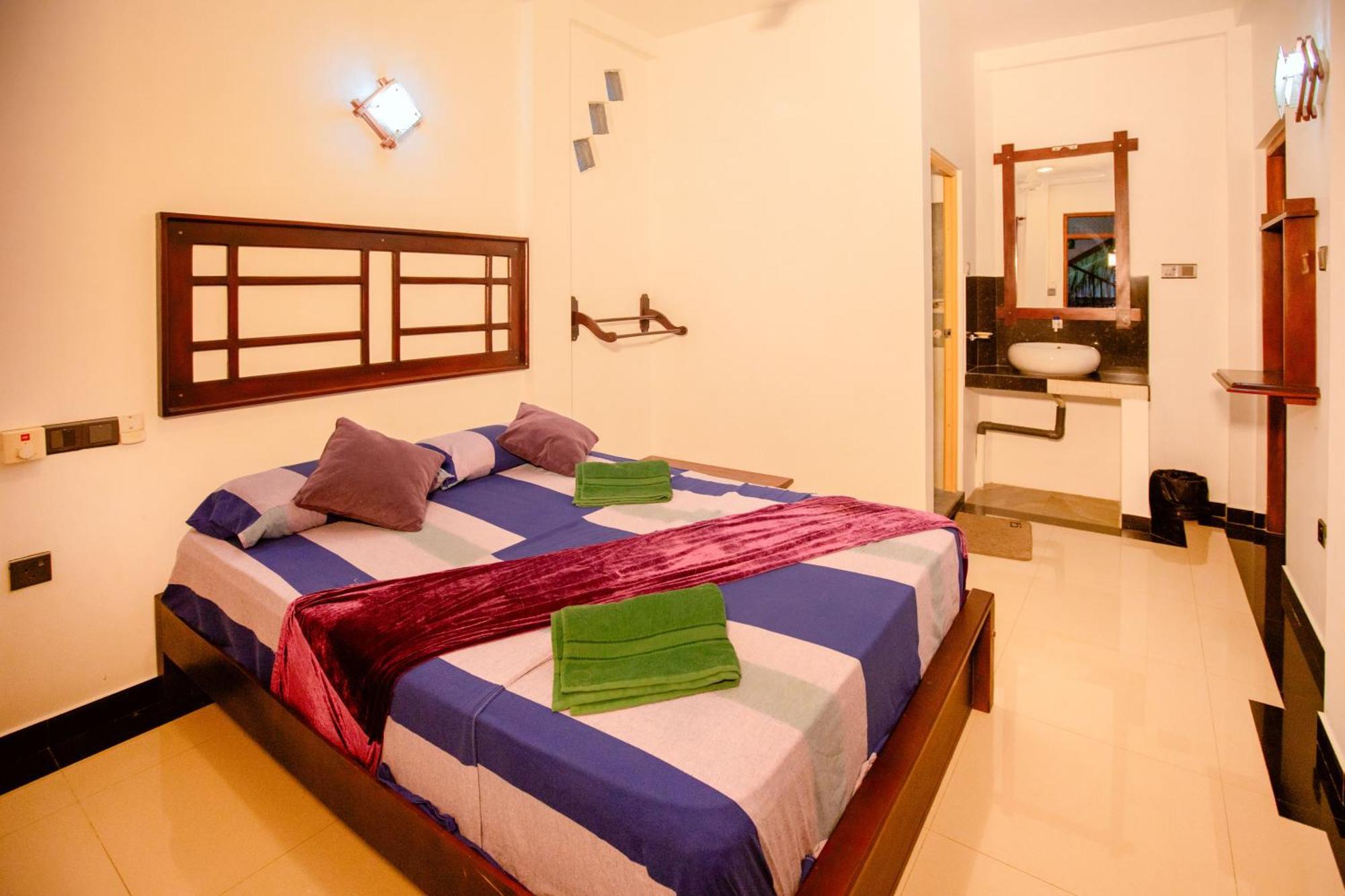 Yala River Face Inn Tissamaharama Bagian luar foto