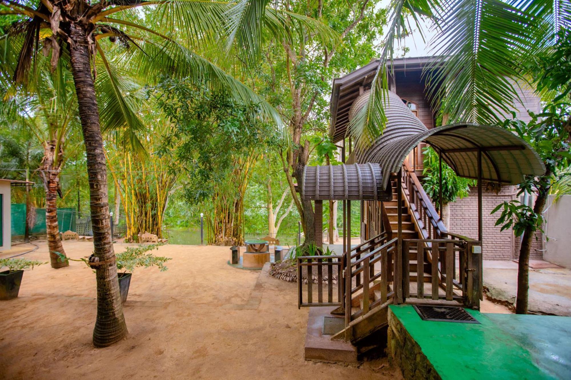 Yala River Face Inn Tissamaharama Bagian luar foto