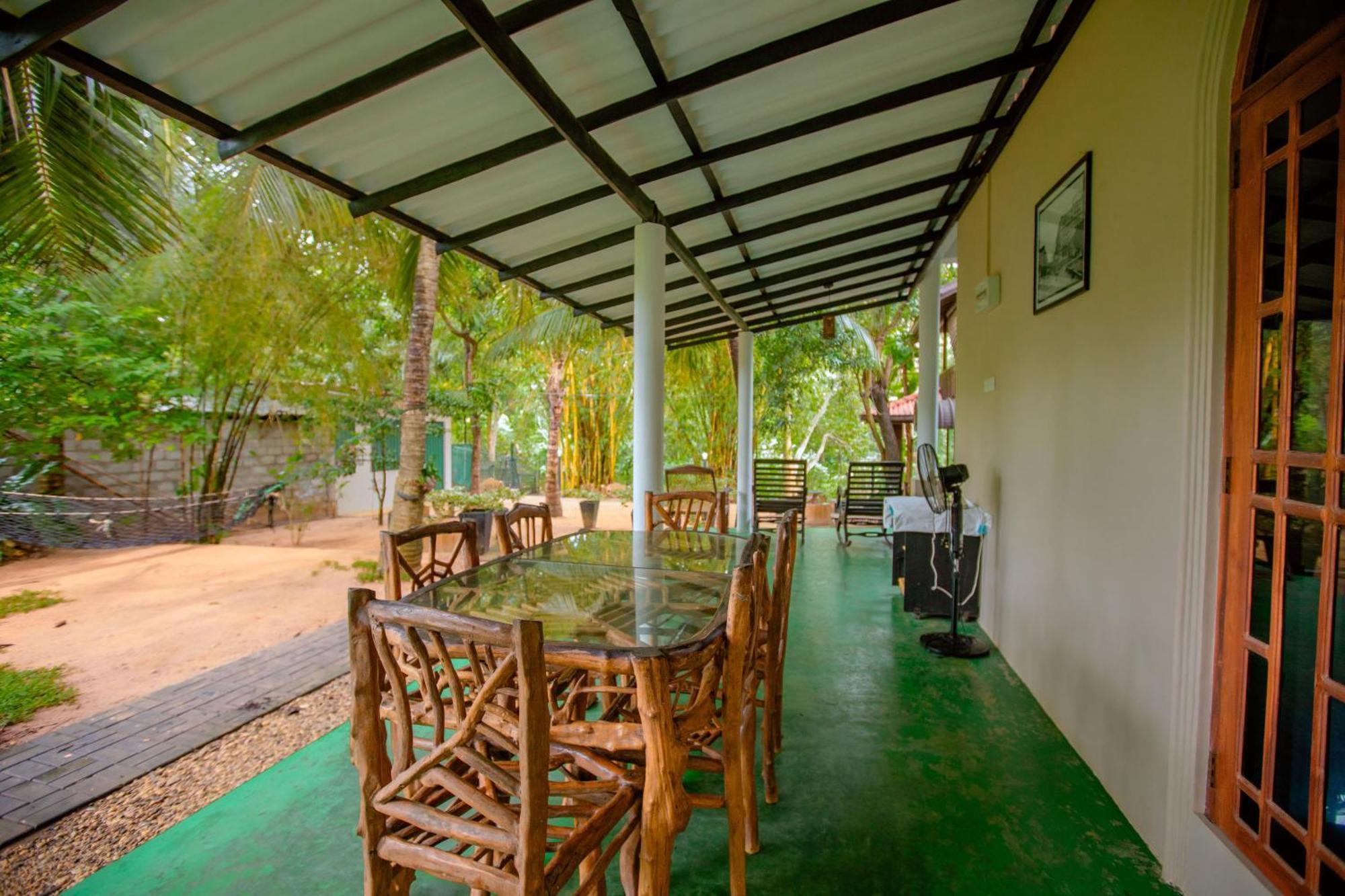 Yala River Face Inn Tissamaharama Bagian luar foto