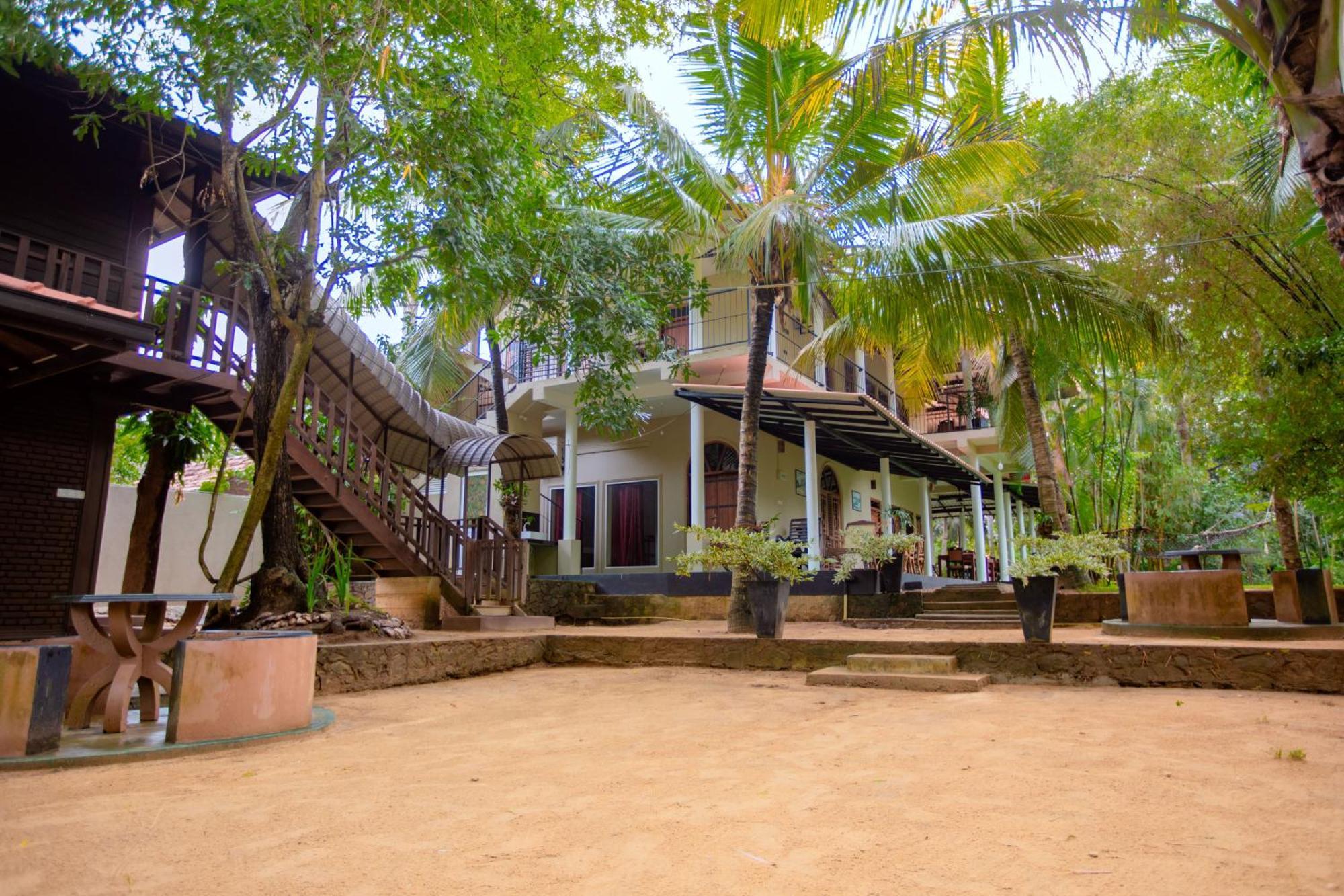 Yala River Face Inn Tissamaharama Bagian luar foto