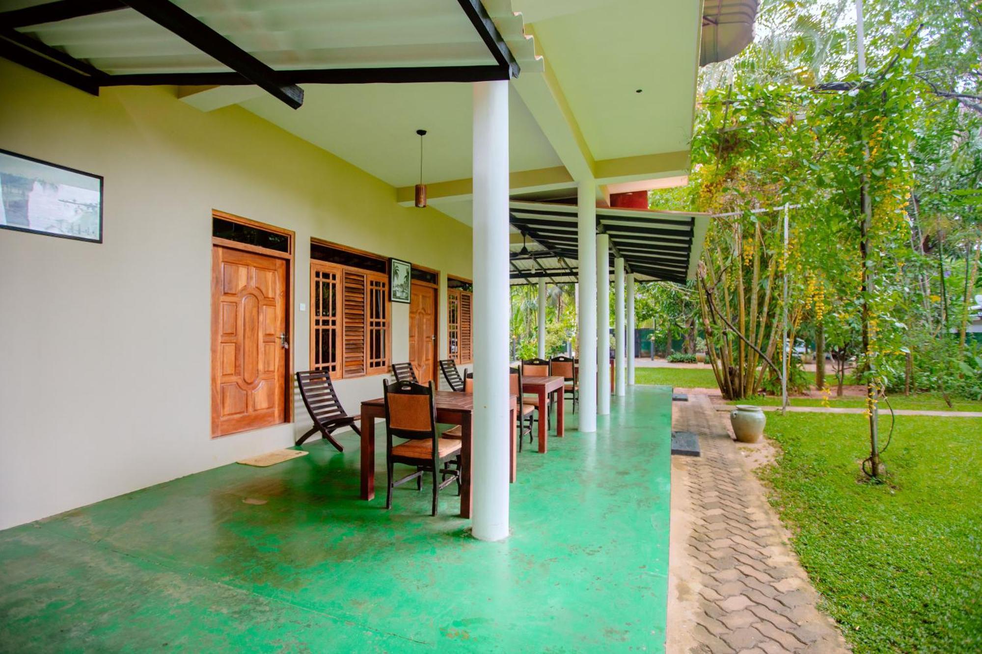 Yala River Face Inn Tissamaharama Bagian luar foto