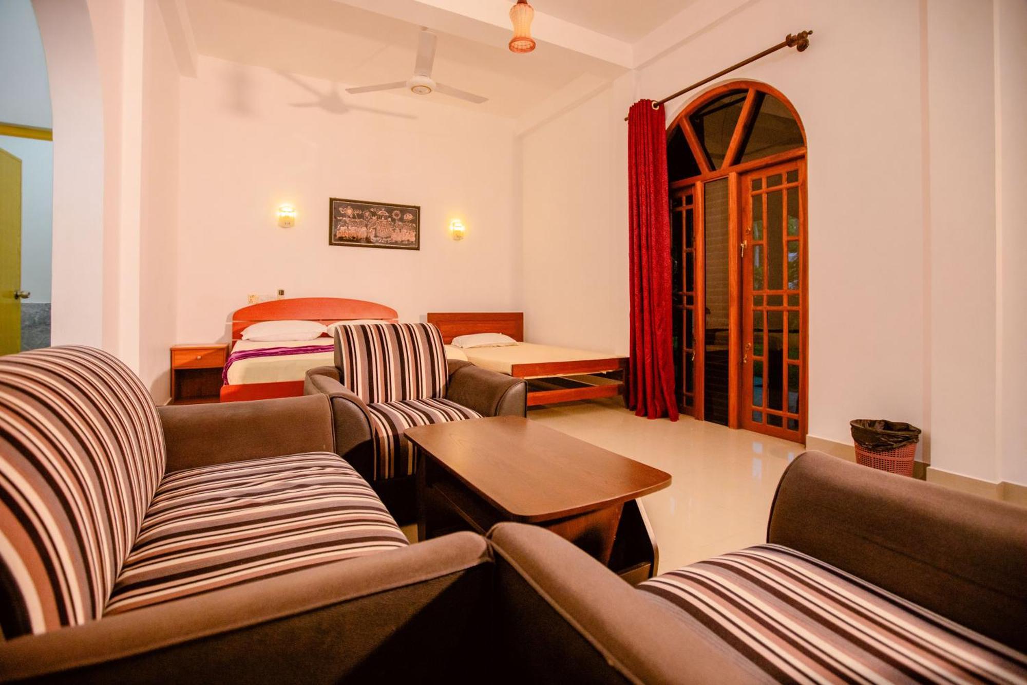 Yala River Face Inn Tissamaharama Bagian luar foto