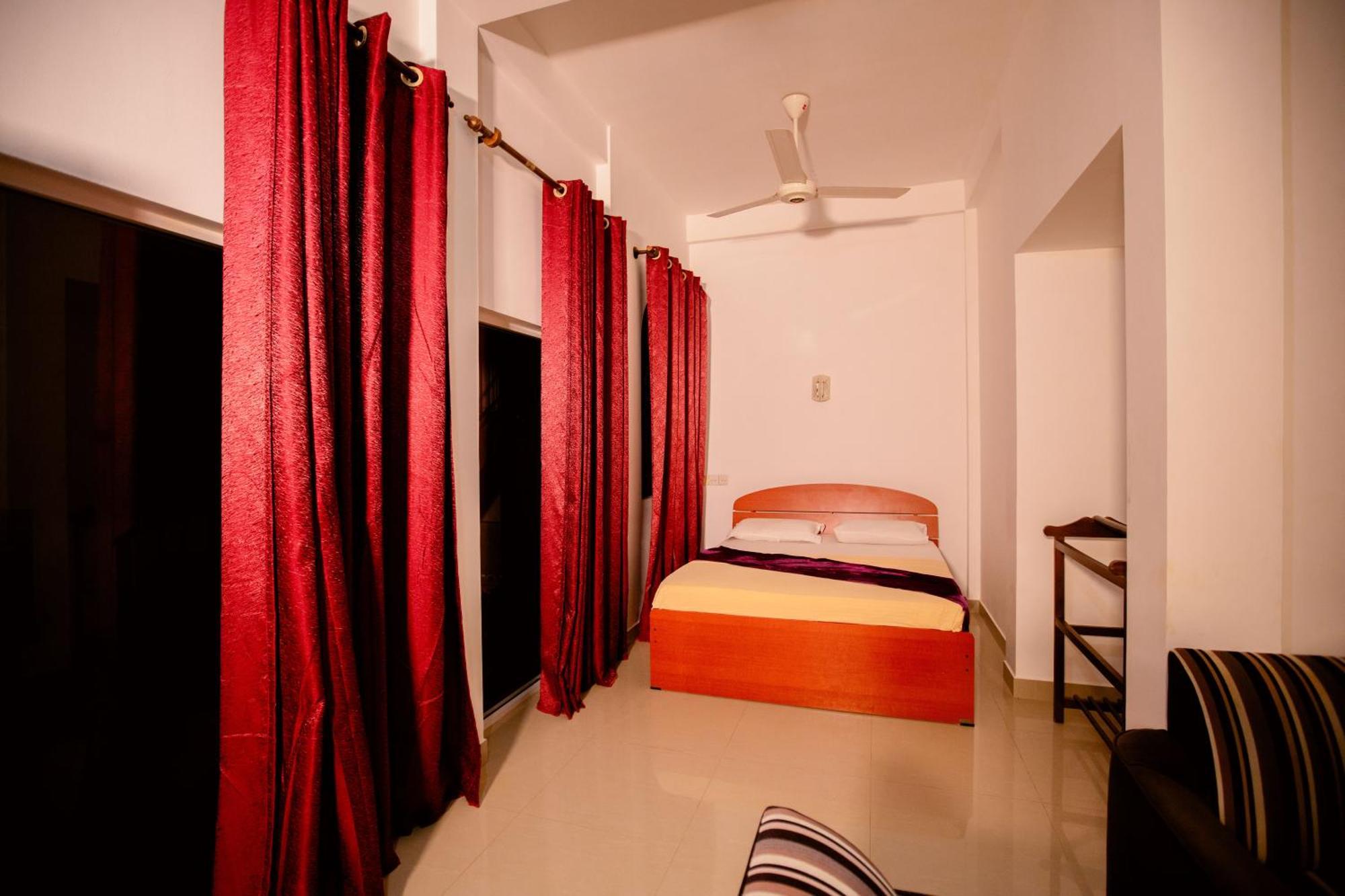 Yala River Face Inn Tissamaharama Bagian luar foto