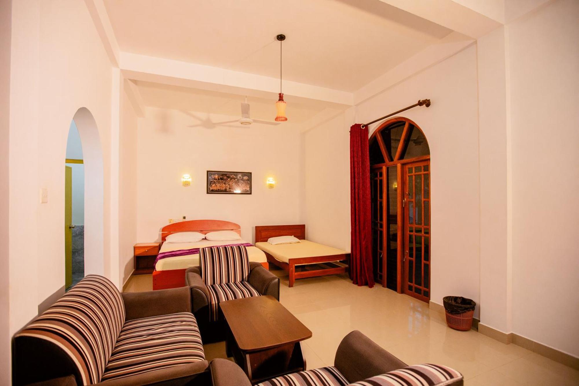 Yala River Face Inn Tissamaharama Bagian luar foto